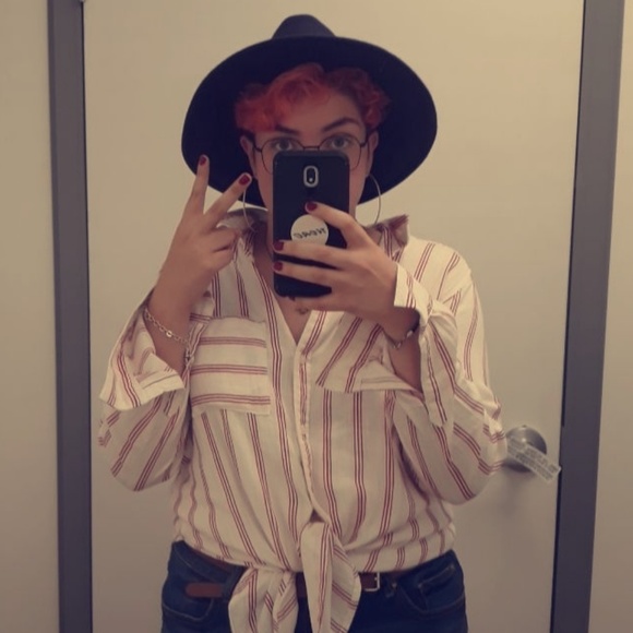 Meet your Posher, Liz - Picture 1 of 1